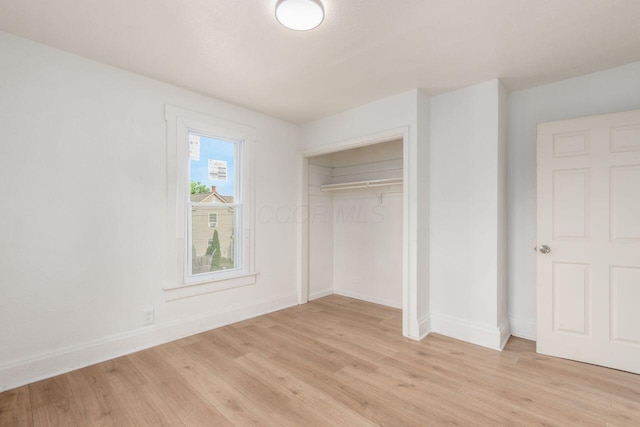 424 S Harris Ave, Columbus, OH 43204 - unfurnished bedroom featuring light wood-style flooring and a closet