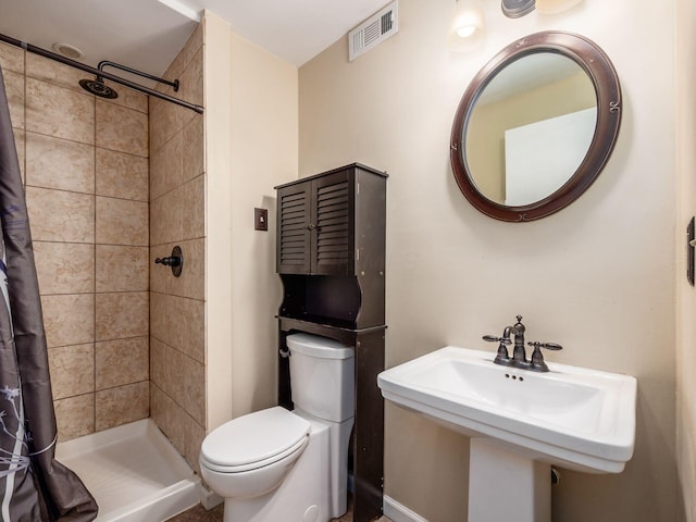 5264 Davidson Rd, Hilliard, OH 43026 - full bathroom featuring toilet and a tile shower