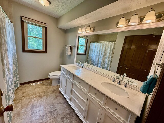 1724 Ramblewood Ave, Columbus, OH 43235 - full bath with double vanity, a textured ceiling, and curtained shower