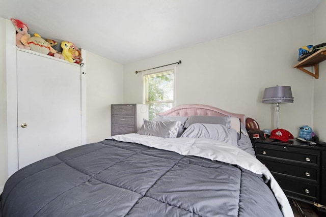 136 Ridgeview Ct, Johnstown, OH 43031 - bedroom featuring vaulted ceiling