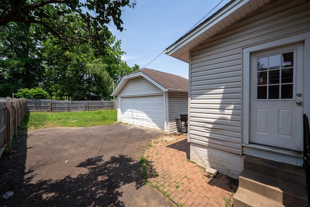 297 Central Ave, Newark, OH 43055 - view of detached garage