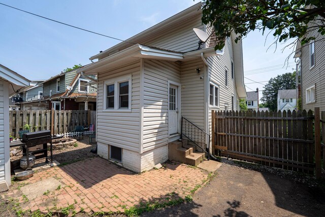 297 Central Ave, Newark, OH 43055 - view of side of property with entry steps, a fenced backyard, and a patio area