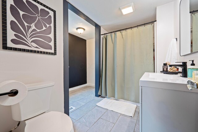 297 Central Ave, Newark, OH 43055 - full bath with vanity, tile patterned floors, and a shower with curtain