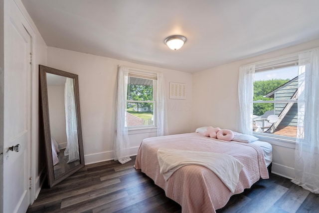 297 Central Ave, Newark, OH 43055 - bedroom featuring dark wood finished floors
