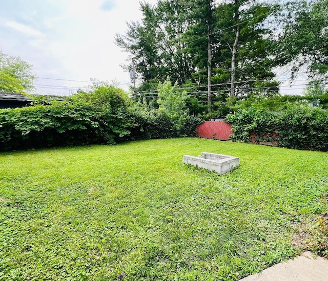 1903 E Beaumont Rd, Columbus, OH 43224 - view of green lawn