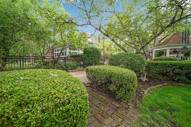 2465 E Broad St, Bexley, OH 43209 - view of yard