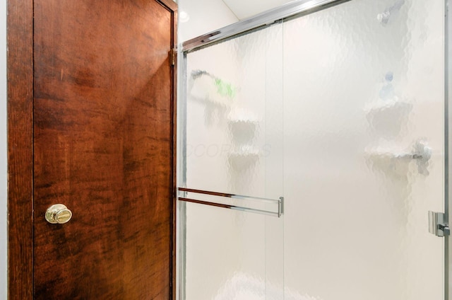 1133 Rockport Ln, Columbus, OH 43235 - full bath with a shower stall