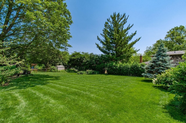 1133 Rockport Ln, Columbus, OH 43235 - view of grassy yard