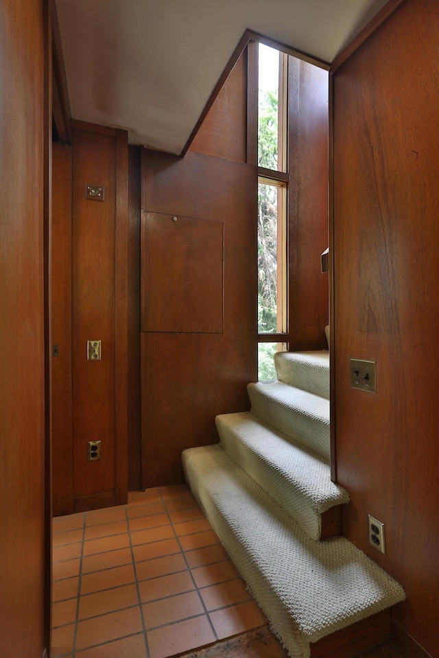 230 E S St, Worthington, OH 43085 - view of staircase