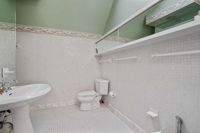 161 Jackson St, Columbus, OH 43206 - bathroom with wainscoting, tile walls, and tile patterned flooring