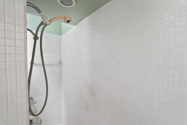 161 Jackson St, Columbus, OH 43206 - bathroom view of tile walls and a shower