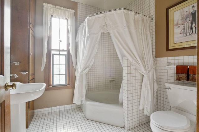 161 Jackson St, Columbus, OH 43206 - full bath with shower / bath combo with shower curtain, tile patterned flooring, tile walls, and a wainscoted wall