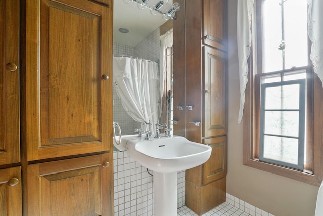 161 Jackson St, Columbus, OH 43206 - bathroom with tile patterned flooring and curtained shower
