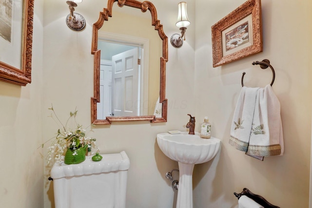 161 Jackson St, Columbus, OH 43206 - bathroom with toilet
