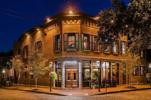 161 Jackson St, Columbus, OH 43206 - view of property at twilight