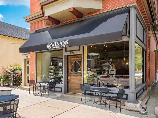 161 Jackson St, Columbus, OH 43206 - view of patio / terrace