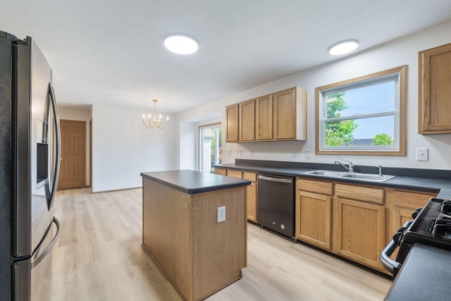 113 Olentangy Meadows Dr, Lewis Center, OH 43035 - kitchen featuring stainless steel fridge with ice dispenser, dishwashing machine, dark countertops, a kitchen island, and light wood-type flooring