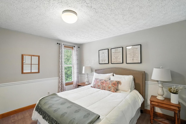 1482 Buckpoint Ln, Worthington, OH 43085 - bedroom featuring a textured ceiling and baseboards