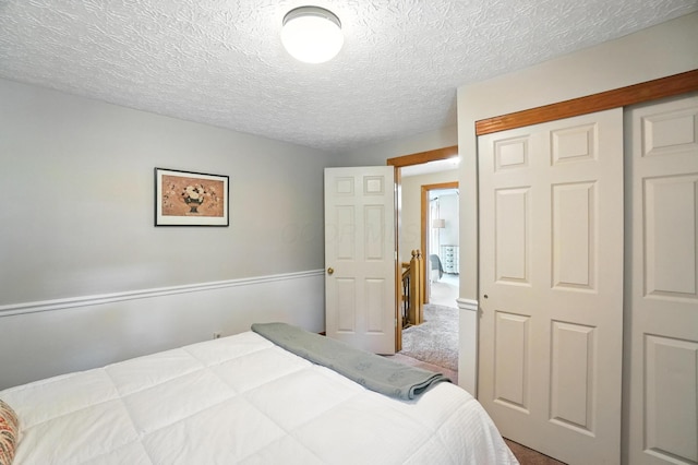 1482 Buckpoint Ln, Worthington, OH 43085 - carpeted bedroom with a closet and a textured ceiling