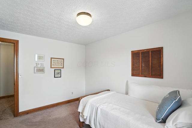 1482 Buckpoint Ln, Worthington, OH 43085 - carpeted bedroom featuring a textured ceiling