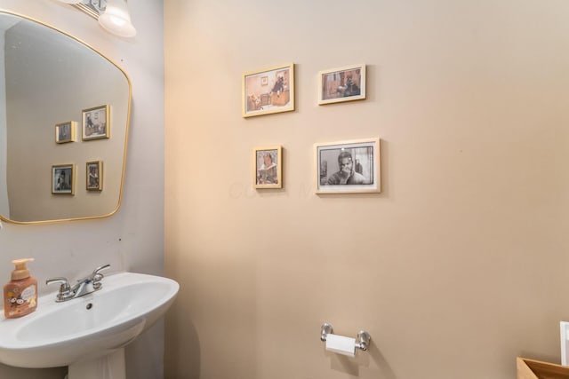 5070 River Bend Dr, South Bloomfield, OH 43103 - bathroom featuring a sink