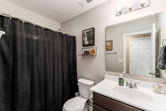 5070 River Bend Dr, South Bloomfield, OH 43103 - bathroom with vanity, curtained shower, and a textured ceiling