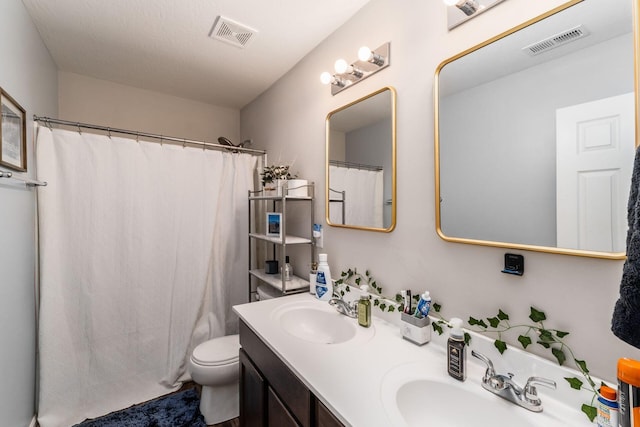 5070 River Bend Dr, South Bloomfield, OH 43103 - bathroom featuring double vanity and curtained shower