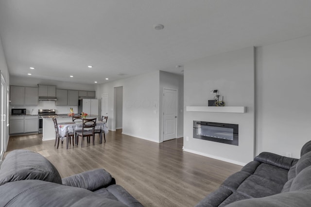 235 Old Bay Dr, Pataskala, OH 43062 - living room featuring recessed lighting, wood finished floors, and a glass covered fireplace