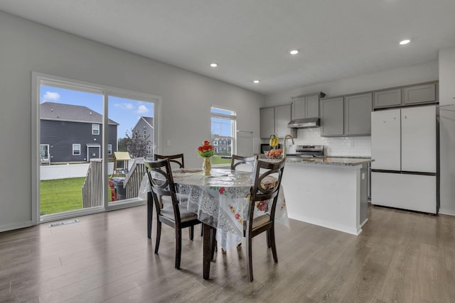 235 Old Bay Dr, Pataskala, OH 43062 - dining area with wood finished floors and recessed lighting