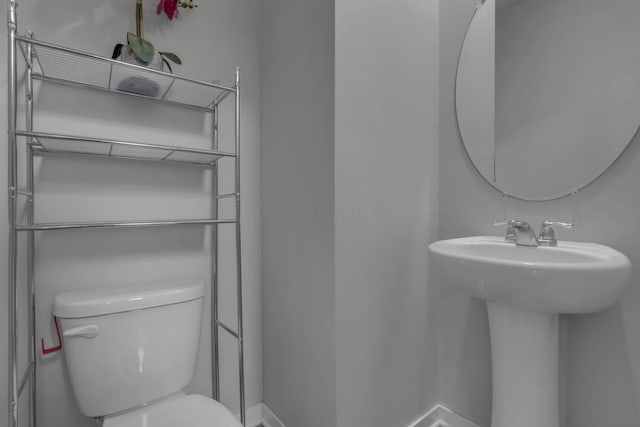 235 Old Bay Dr, Pataskala, OH 43062 - bathroom with toilet