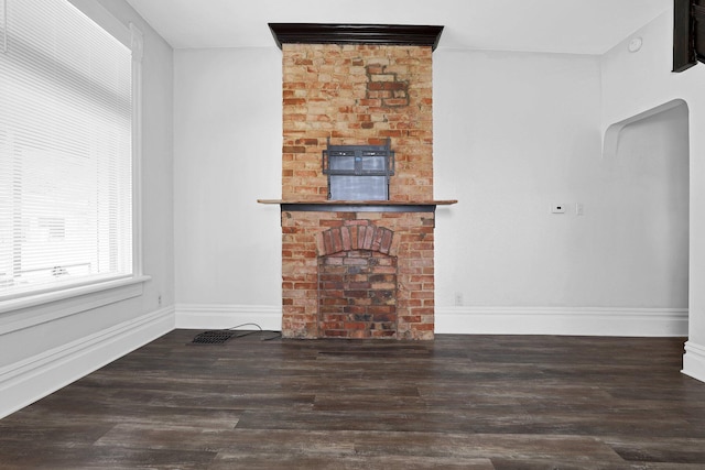 611 E 11th Ave, Columbus, OH 43211 - unfurnished living room featuring wood finished floors and baseboards