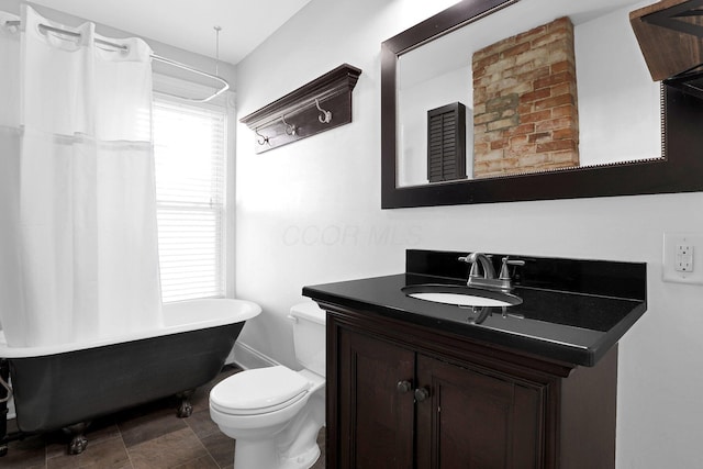 611 E 11th Ave, Columbus, OH 43211 - bathroom featuring a soaking tub and vanity
