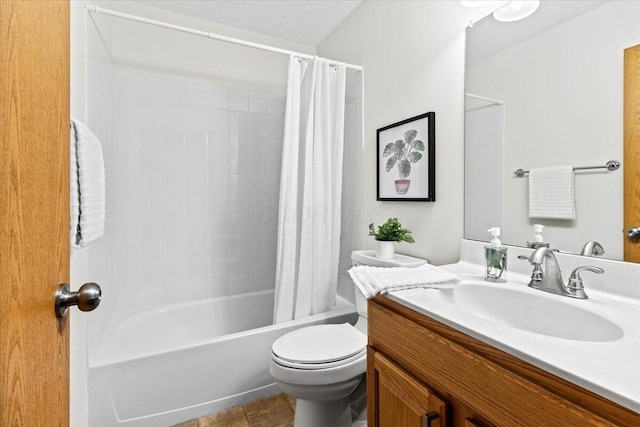 1280 Kariba Dr, Columbus, OH 43207 - bathroom featuring vanity, shower / tub combo, and tile patterned floors