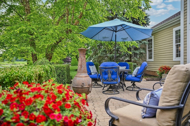 6150 Heritage Lakes Dr, Hilliard, OH 43026 - view of patio with outdoor dining space
