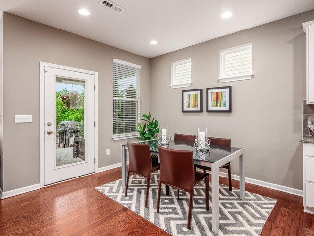 8105 Jitterbug Ln, Pickerington, OH 43147 - dining area featuring dark wood-style flooring and recessed lighting