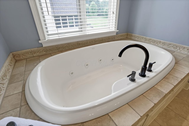 4329 Wyandotte Woods Blvd, Dublin, OH 43016 - full bath featuring a whirlpool tub