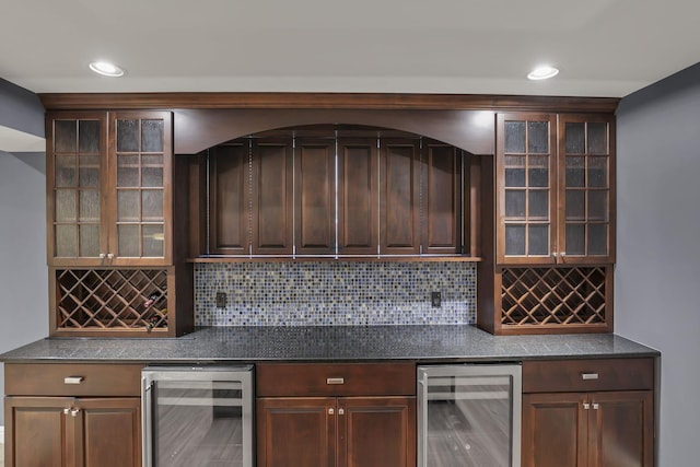 4329 Wyandotte Woods Blvd, Dublin, OH 43016 - indoor dry bar with wine cooler, tasteful backsplash, and recessed lighting