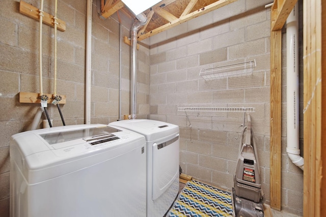 786 Spring Valley Dr, Lewis Center, OH 43035 - laundry area with washing machine and dryer and concrete block wall