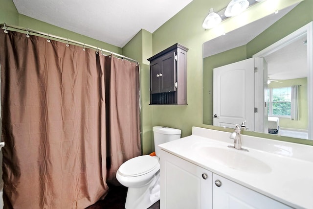 786 Spring Valley Dr, Lewis Center, OH 43035 - full bath featuring vanity, a shower with shower curtain, and a ceiling fan