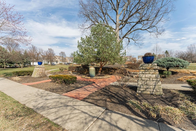 6057 Lakes At Taylor Station Dr, Columbus, OH 43213 - view of yard