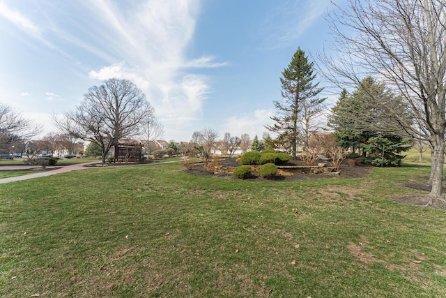 6057 Lakes At Taylor Station Dr, Columbus, OH 43213 - view of grassy yard