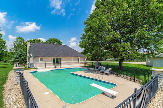 4909 Bixby Rd, Groveport, OH 43125 - view of swimming pool with a patio area and a diving board