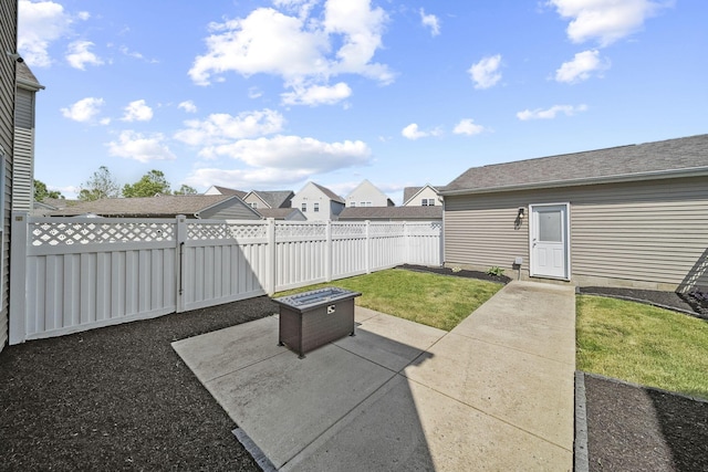 6067 Hayden Farms Rd, Dublin, OH 43016 - fenced backyard with a patio and a residential view