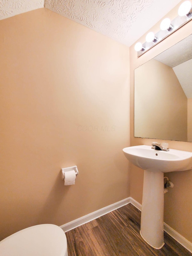 6145 Georges Park Dr Unit 9F, Canal Winchester, OH 43110 - bathroom with wood finished floors, lofted ceiling, and a textured ceiling