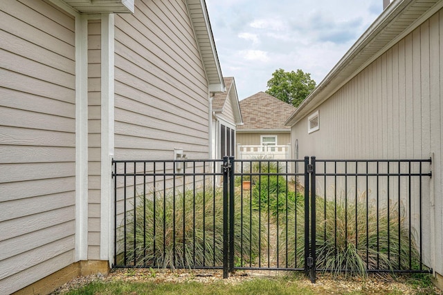 5428 Tathwell Dr, New Albany, OH 43054 - view of yard featuring a gate
