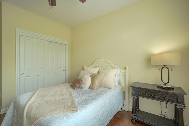 5428 Tathwell Dr, New Albany, OH 43054 - bedroom featuring dark wood-style flooring, a ceiling fan, and a closet