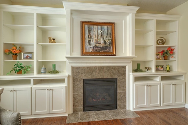 5428 Tathwell Dr, New Albany, OH 43054 - living room featuring wood finished floors, a fireplace, and built in features