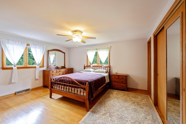 582 E Stanton Ave, Columbus, OH 43214 - bedroom featuring light wood finished floors, a closet, and ceiling fan