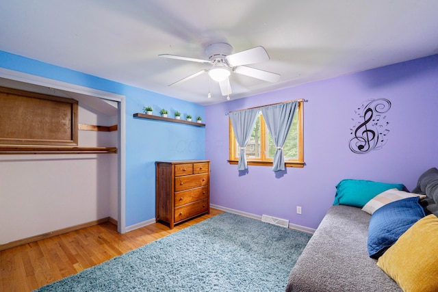 582 E Stanton Ave, Columbus, OH 43214 - bedroom with light wood-style flooring, a ceiling fan, and a closet