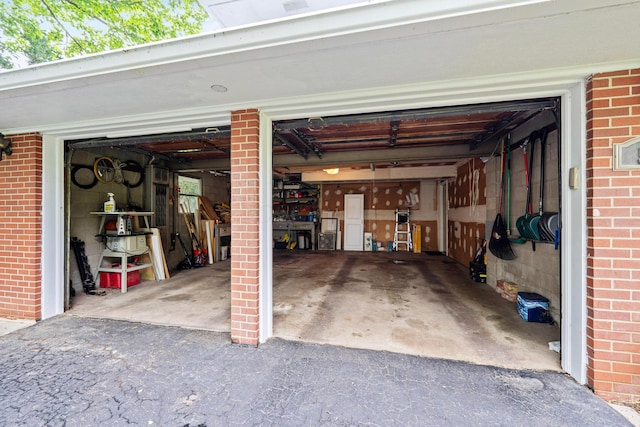 582 E Stanton Ave, Columbus, OH 43214 - garage featuring driveway